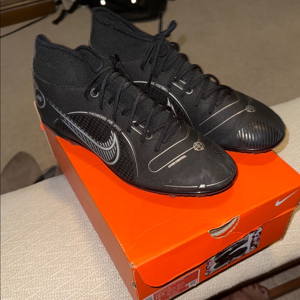 Nike Men's Black Soccer cleats, size 10.5